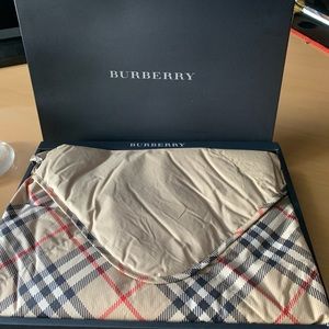 Burberry down throw blanket
